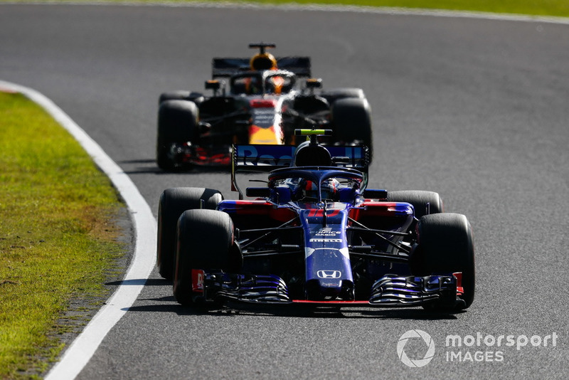 Pierre Gasly, Scuderia Toro Rosso STR13 y Daniel Ricciardo, Red Bull Racing RB14