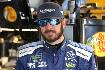 Martin Truex Jr., Furniture Row Racing, Toyota Camry Auto-Owners Insurance