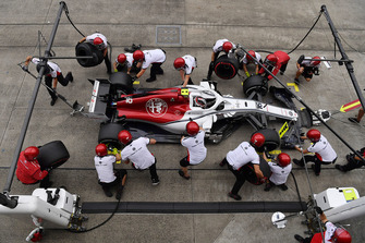 Charles Leclerc, Sauber C37 pit stop