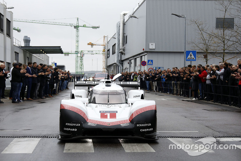 Porsche 919 Hybrid Evo, sulle strade della Germania