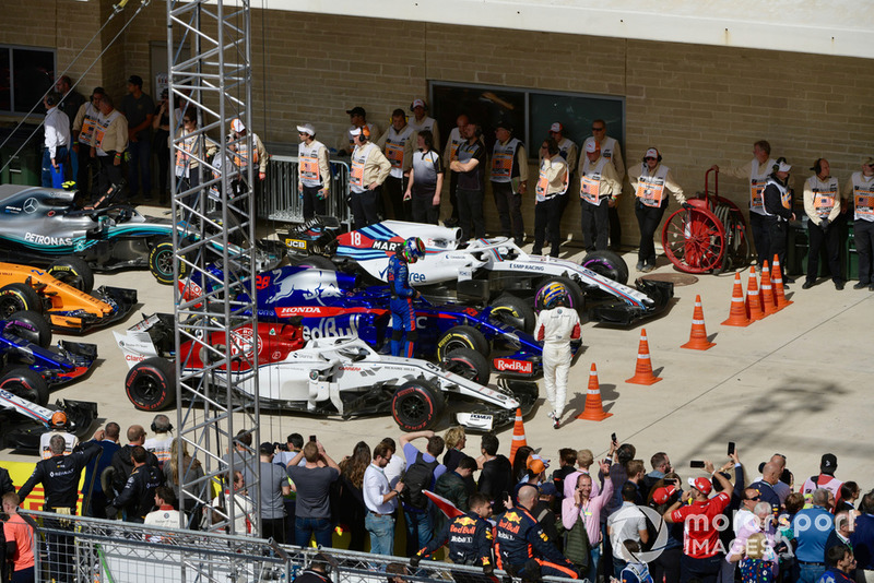 Marcus Ericsson, Sauber e Brendon Hartley, Scuderia Toro Rosso STR13, nel parco chiuso