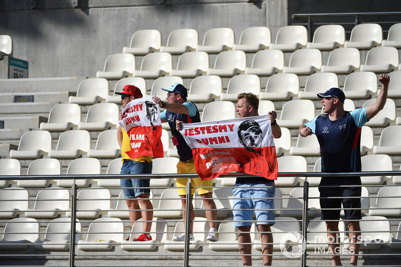 Robert Kubica, Williams fans and banner