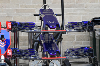 Scuderia Toro Rosso STR13 nose and front wings