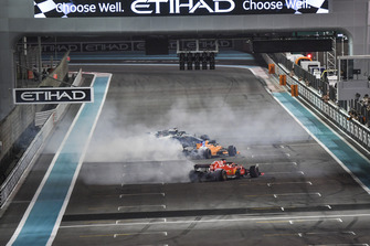 Lewis Hamilton, Mercedes-AMG F1 W09, Sebastian Vettel, Ferrari SF71H and Fernando Alonso, McLaren MCL33 celebrate with donuts at the end of the race