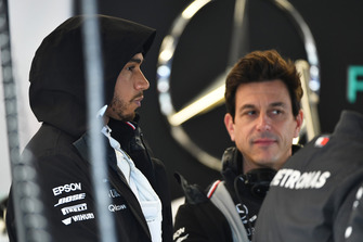 Lewis Hamilton, Mercedes AMG F1 e Toto Wolff, Direttore del Motorsport, Mercedes AMG F1