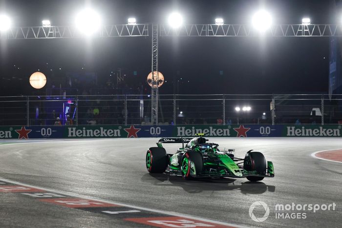 Zhou Guanyu, Stake F1 Team KICK Sauber C44 