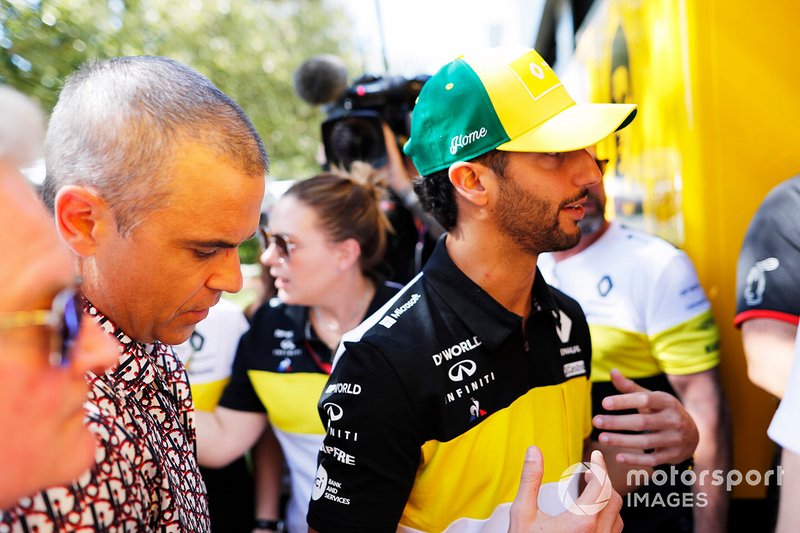 Il cantante Robbie Williams con Daniel Ricciardo, Renault F1 Team