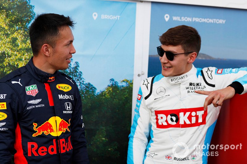 Alex Albon, Red Bull Racing, y George Russell, Williams Racing