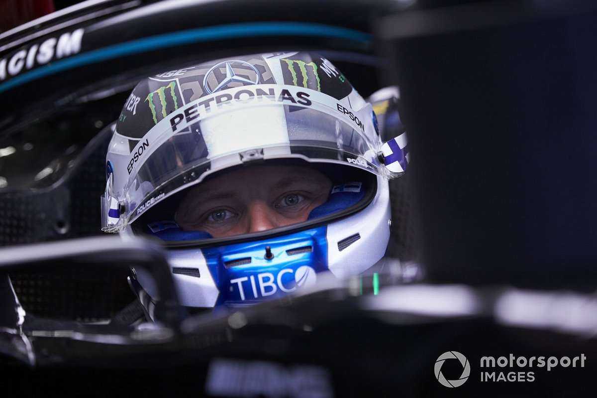 Valtteri Bottas, Mercedes-AMG Petronas F1 in the garage