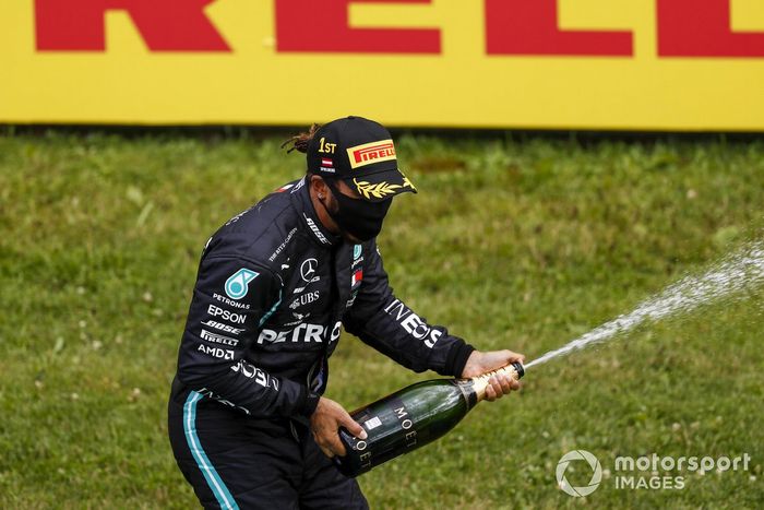 Podio: ganador de la carrera Lewis Hamilton, Mercedes-AMG Petronas F1