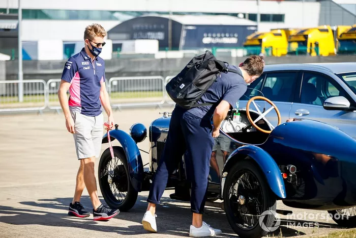Nico Hulkenberg, en el parking