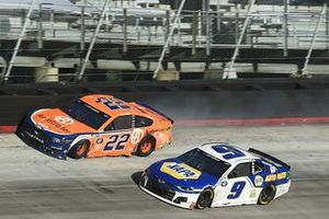 Joey Logano, Team Penske Ford, Chase Elliott, Hendrick Motorsports Chevrolet, crash