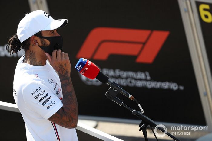 Ganador de la pole Lewis Hamilton, Mercedes-AMG Petronas F1