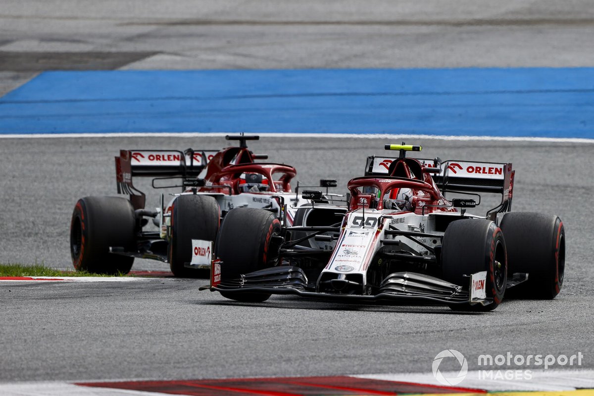 Antonio Giovinazzi, Alfa Romeo Racing C39, leads Kimi Raikkonen, Alfa Romeo Racing C39