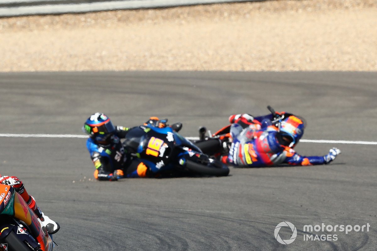 Caida de Ayumu Sasaki, Tech 3, Andrea Migno, Sky Racing Team VR46