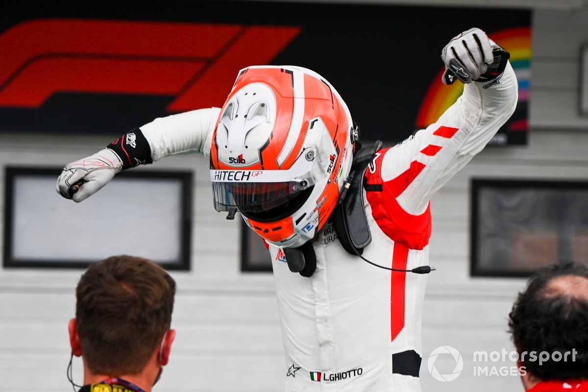El ganador Luca Ghiotto, Hitech Grand Prix