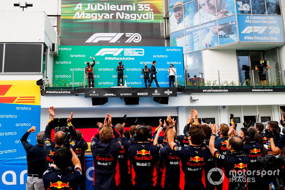 Max Verstappen, Red Bull Racing, 2nd position, Lewis Hamilton, Mercedes-AMG Petronas F1, 1st position, Valtteri Bottas, Mercedes-AMG Petronas F1, 3rd position, and Peter Bonnington, Race Engineer, Mercedes AMG, on the podium