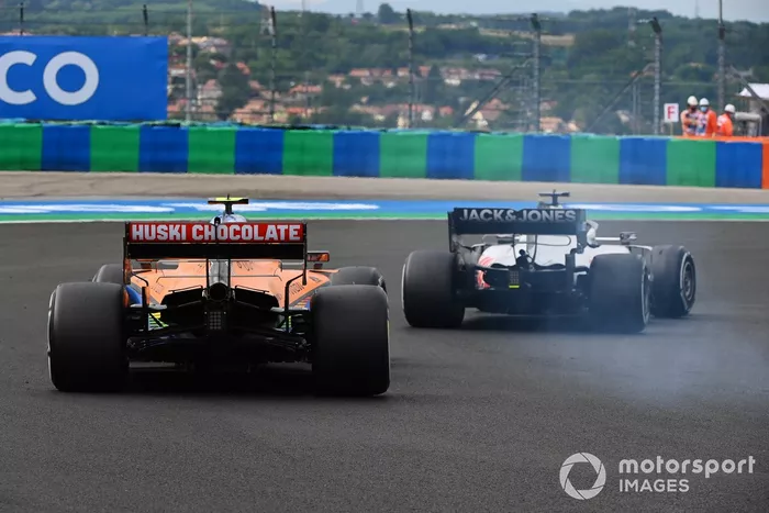 Romain Grosjean, Haas VF-20, Lando Norris, McLaren MCL35