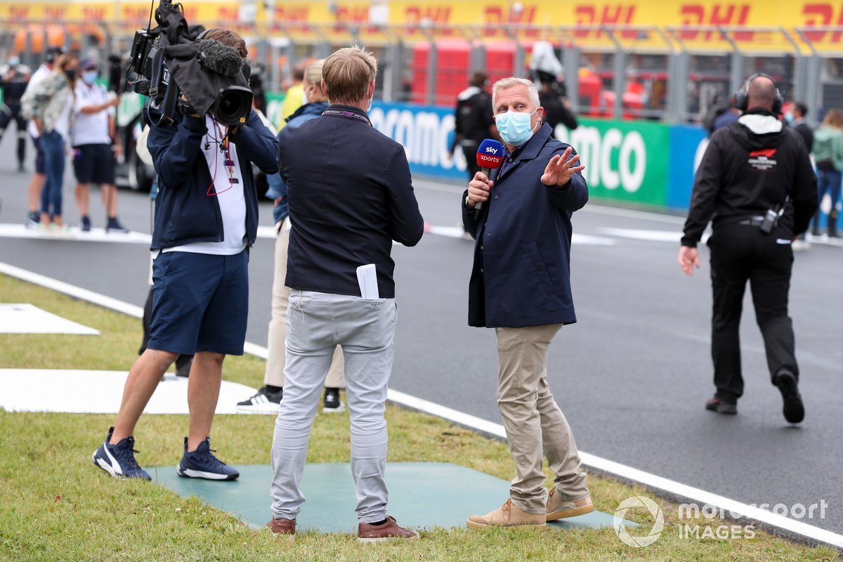 Simon Lazenby, Sky TV, e Johnny Herbert, Sky TV, sulla griglia
