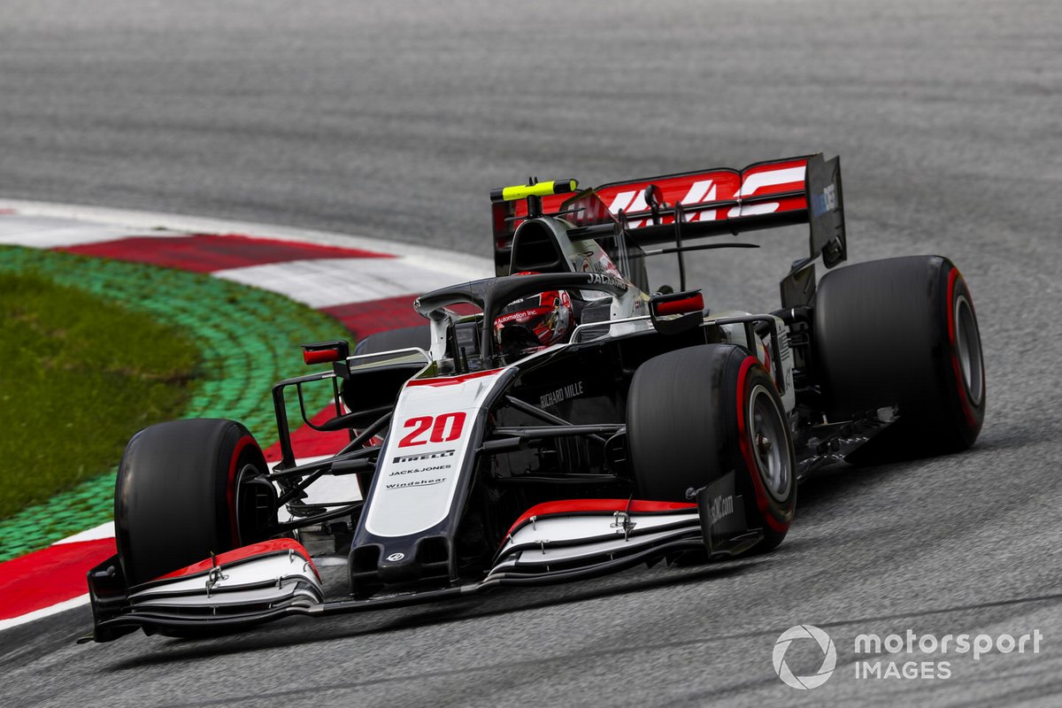 16 - Kevin Magnussen