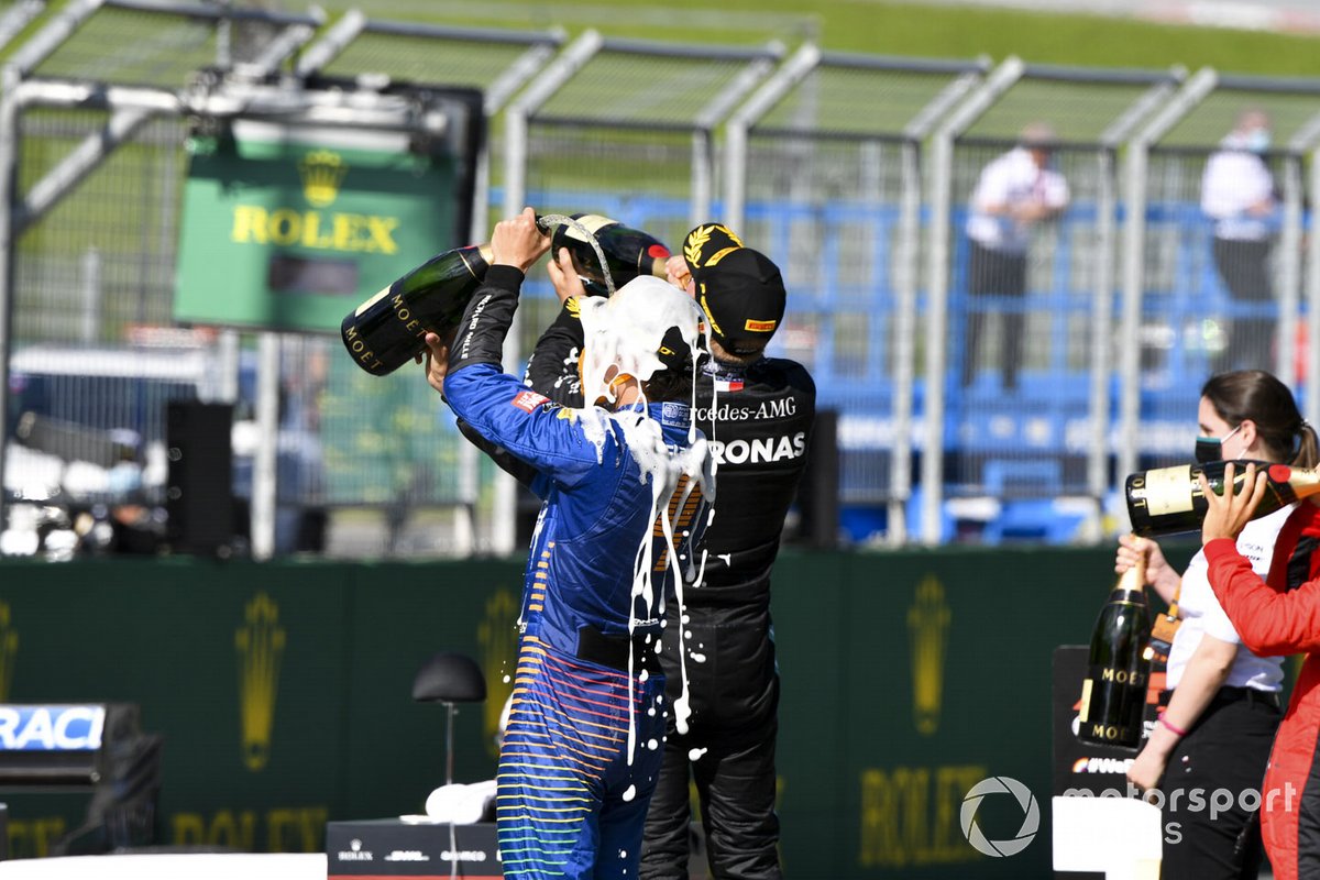Podio: tercer lugar Lando Norris, McLaren celebra