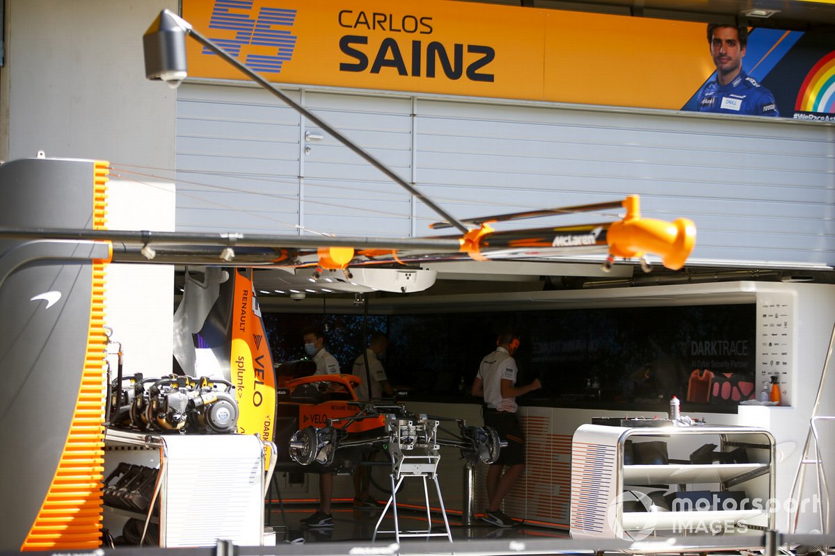 Garaje de Carlos Sainz Jr., McLaren MCL35