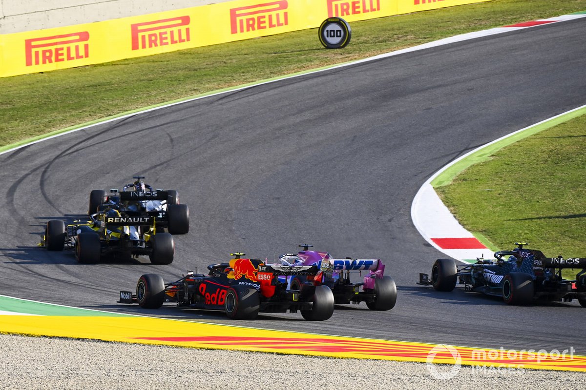 Lewis Hamilton, Mercedes F1 W11, Daniel Ricciardo, Renault F1 Team R.S.20, Sergio Pérez, Racing Point RP20, Alex Albon, Red Bull Racing RB16, and Valtteri Bottas, Mercedes F1 W11, en la segunda arrancada