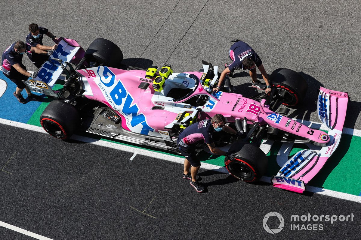 Meccanici con l'auto di Lance Stroll, Racing Point RP20