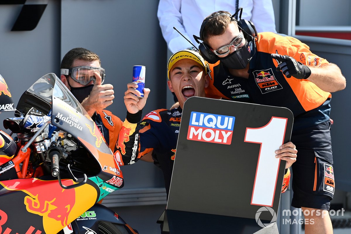 Ganador de la pole Raul Fernandez, Red Bull KTM Ajo