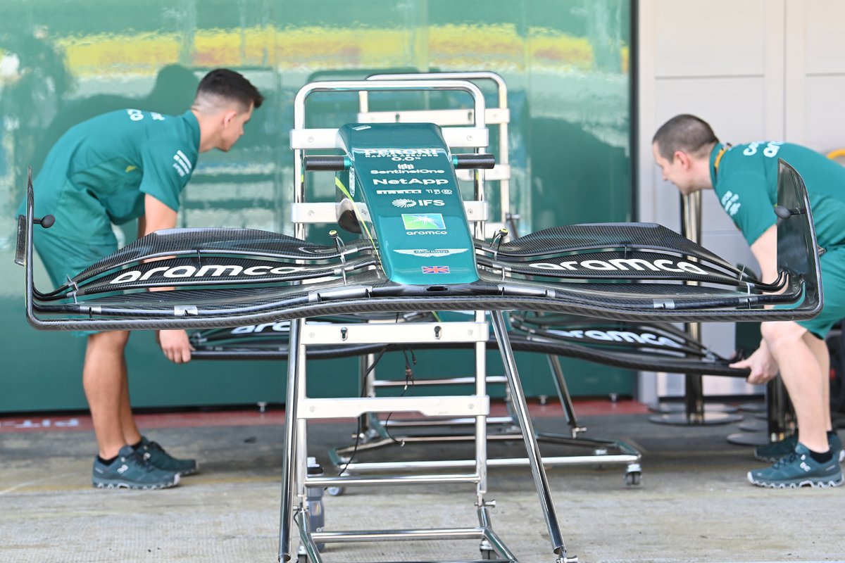Aston Martin AMR22 nose and front wing detail