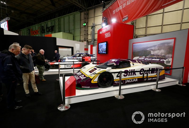 El deportivo Jaguar en el stand de Autosport