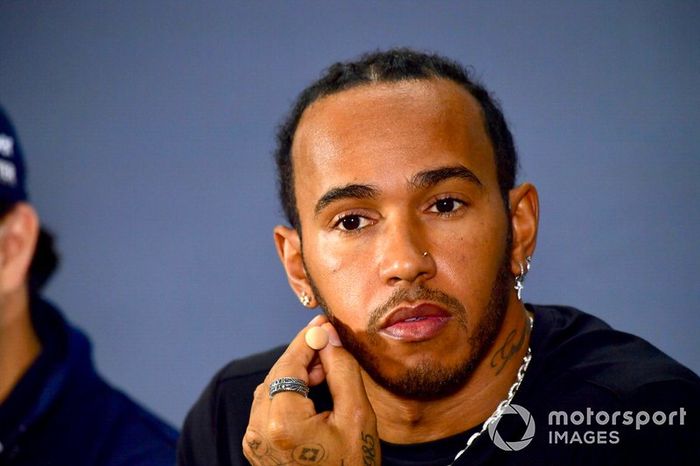 Lewis Hamilton, Mercedes AMG F1 en la conferencia de prensa