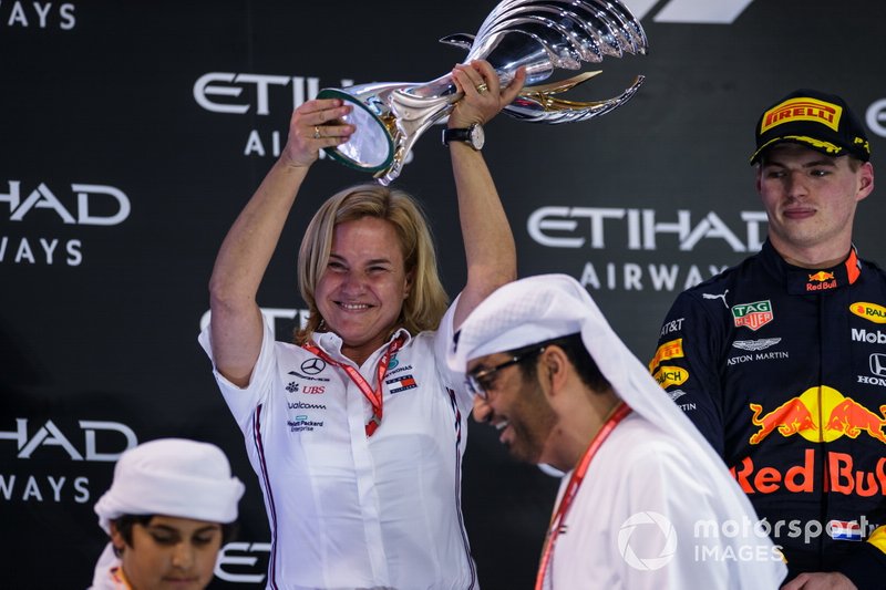 Britta Seeger, membro da junta diretiva da Daimler AG, Mercedes-Benz Cars