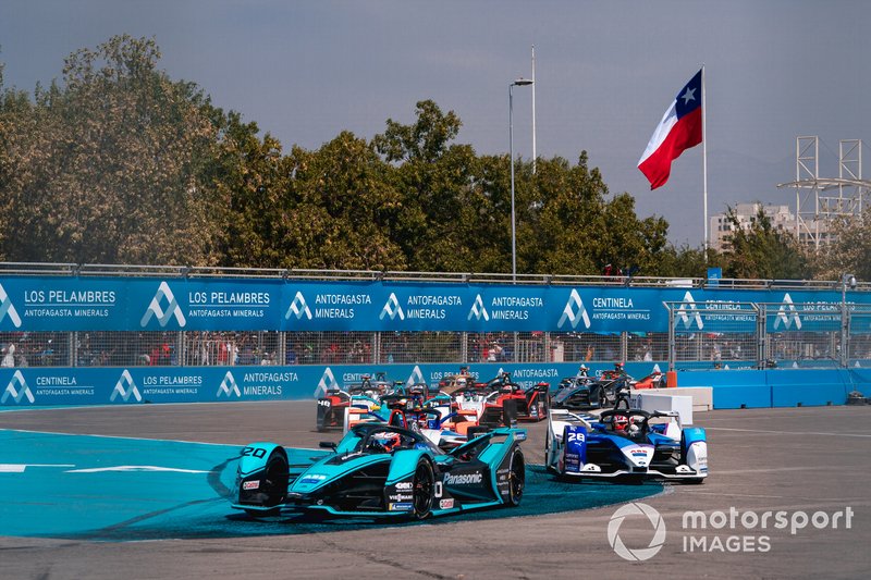 Mitch Evans, Jaguar Racing, Jaguar I-Type 4 Maximilian Günther, BMW I Andretti Motorsports, BMW iFE.20, Pascal Wehrlein, Mahindra Racing, M6Electro at the start