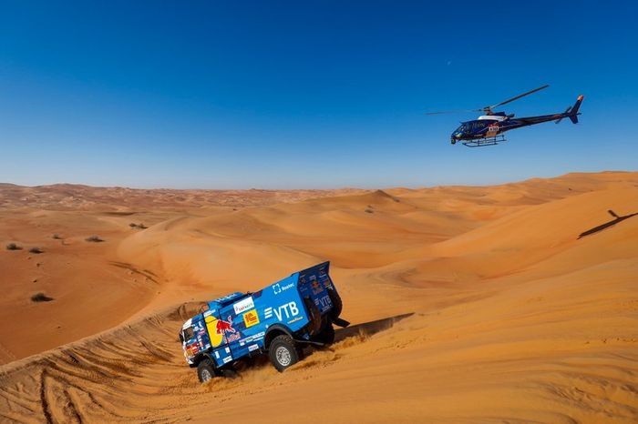 #500 Team KAMAZ Master: Eduard Nikolaev, Evgenii Iakovlev, Vladimir Rybakov