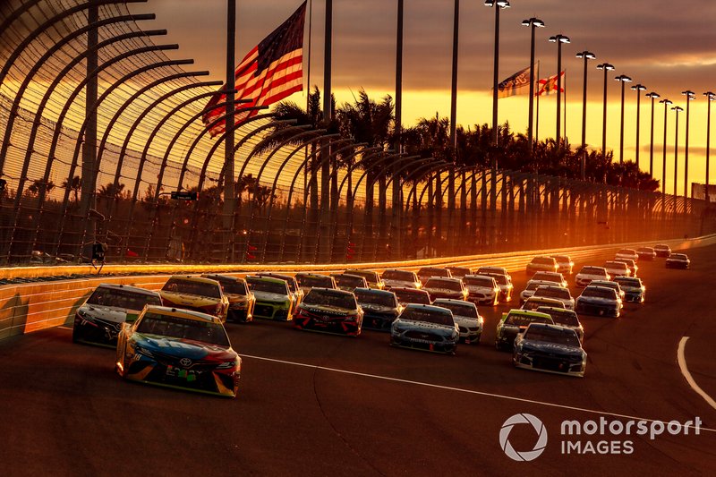 La NASCAR iba a disputar las carreras de Atlanta y Homestead a puerta cerrada, quinta y sexta cita de su 2020, pero finalmente decidió posponerlas ante la creciente crisis mundial.