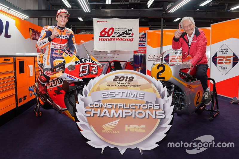 Jim Redman, Marc Marquez, Repsol Honda Team, festeggiano il 25° titolo Mondiale Costruttori Honda