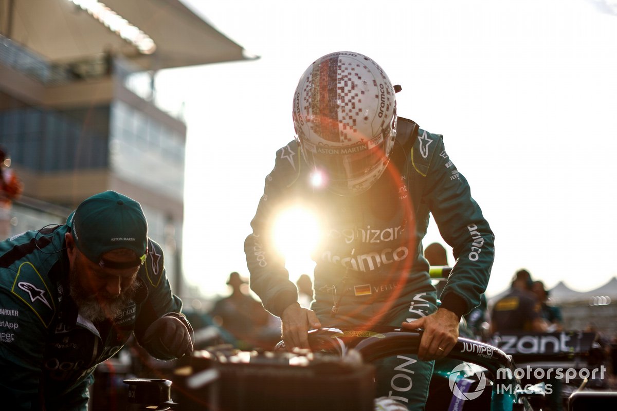 Sebastian Vettel, Aston Martin, en la parrilla