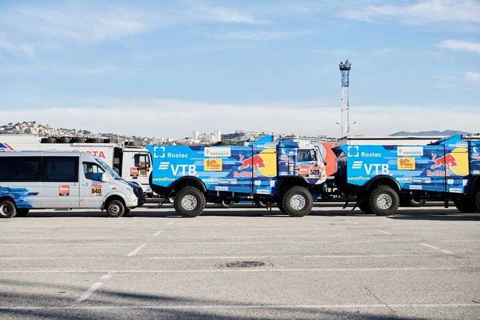 Embarque del Dakar 2021 en Marsella