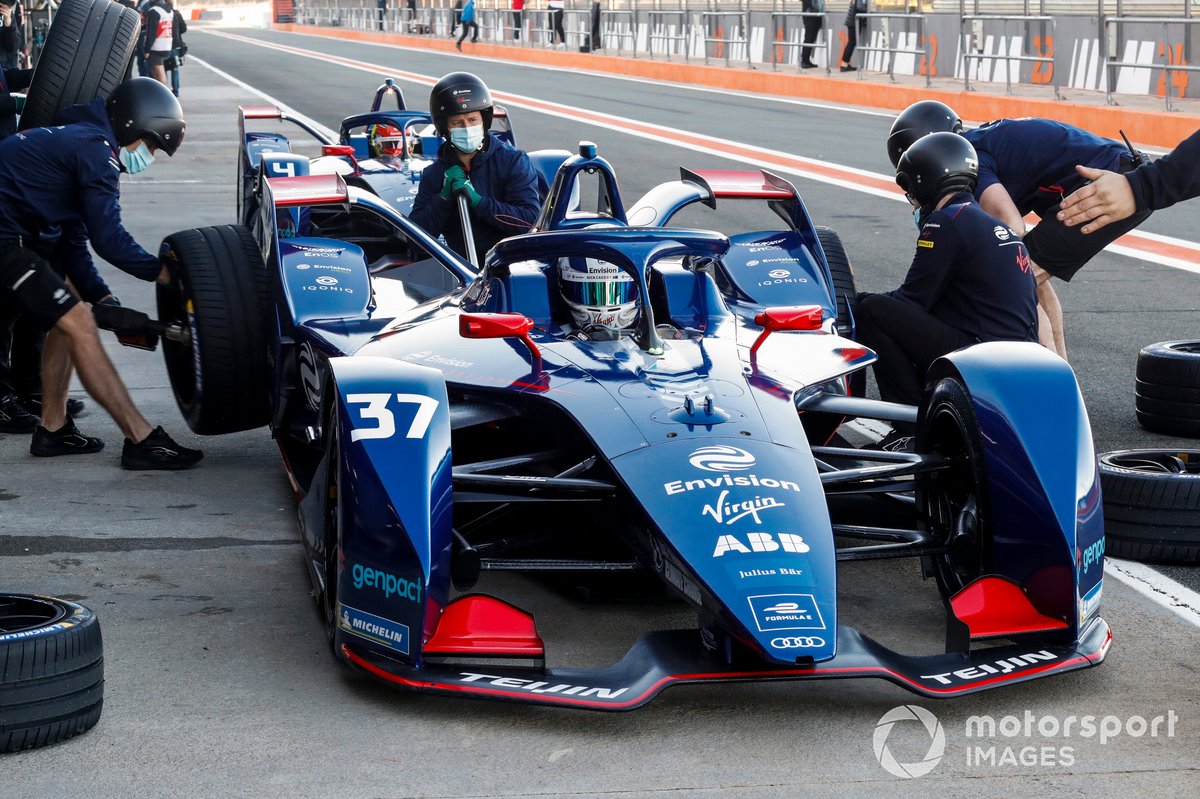 Practice pit stop for Nick Cassidy, Envision Virgin Racing, Audi e-tron FE07
