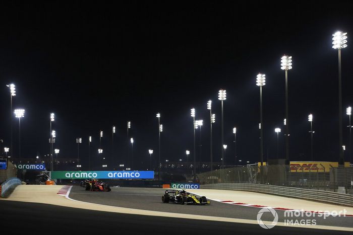 Esteban Ocon, Renault F1 Team R.S.20, Charles Leclerc, Ferrari SF1000