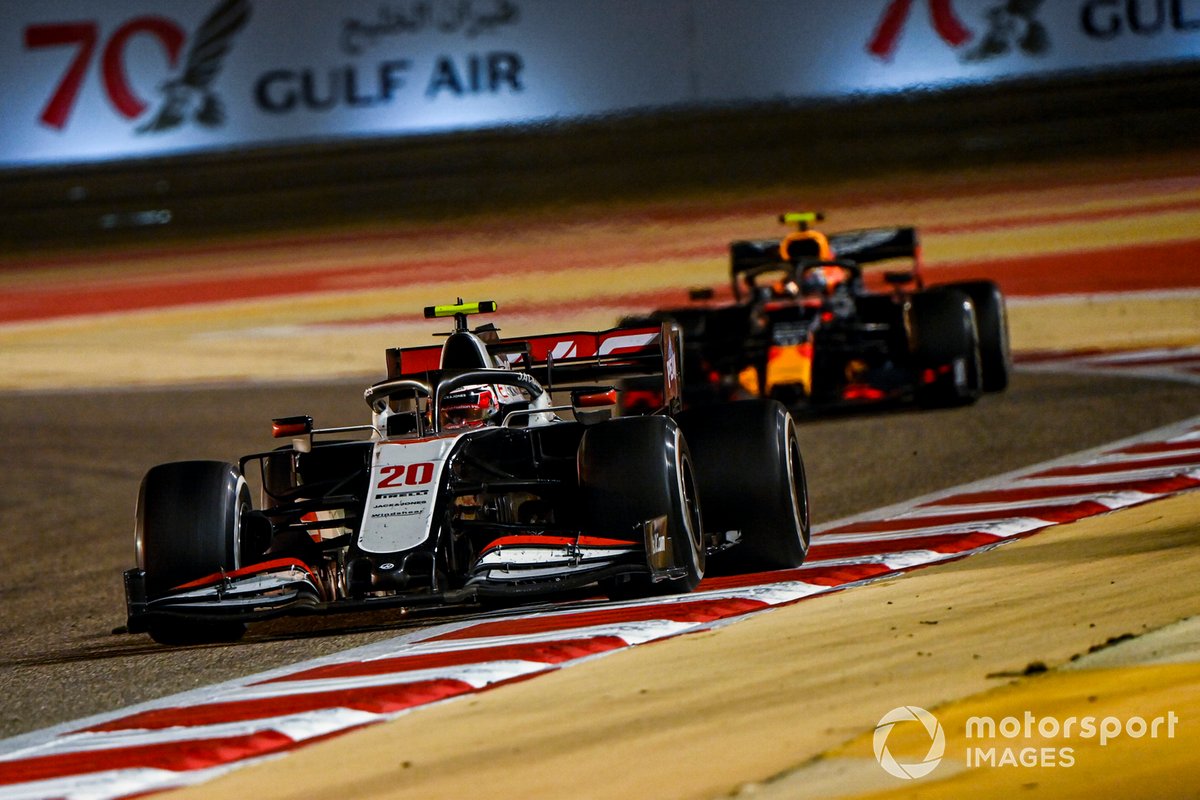 Kevin Magnussen, Haas VF-20, Alex Albon, Red Bull Racing RB16