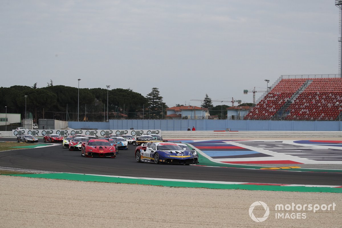 La partenza di Gara1 del Trofeo Pirelli
