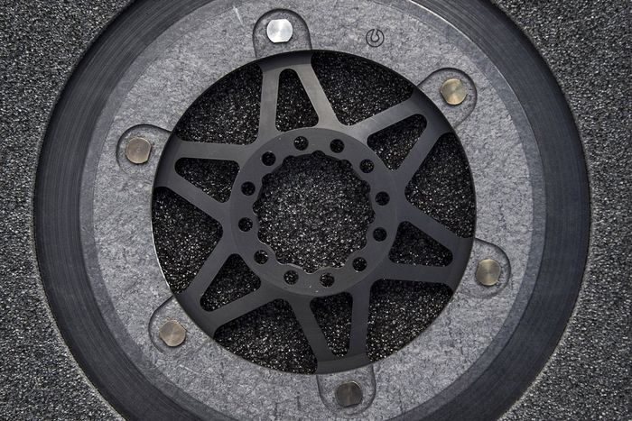 Detalle de los frenos Brembo de MotoGP