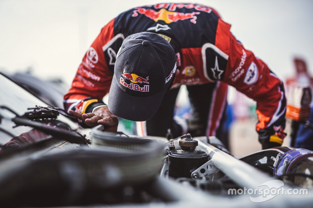 Piloto de Toyota Gazoo Racing en la etapa Maratón del Dakar 2021
