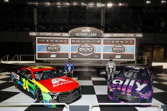 Pole Award winner Alex Bowman, Hendrick Motorsports, Chevrolet Camaro Ally and William Byron, Hendrick Motorsports, Chevrolet Camaro Axalta