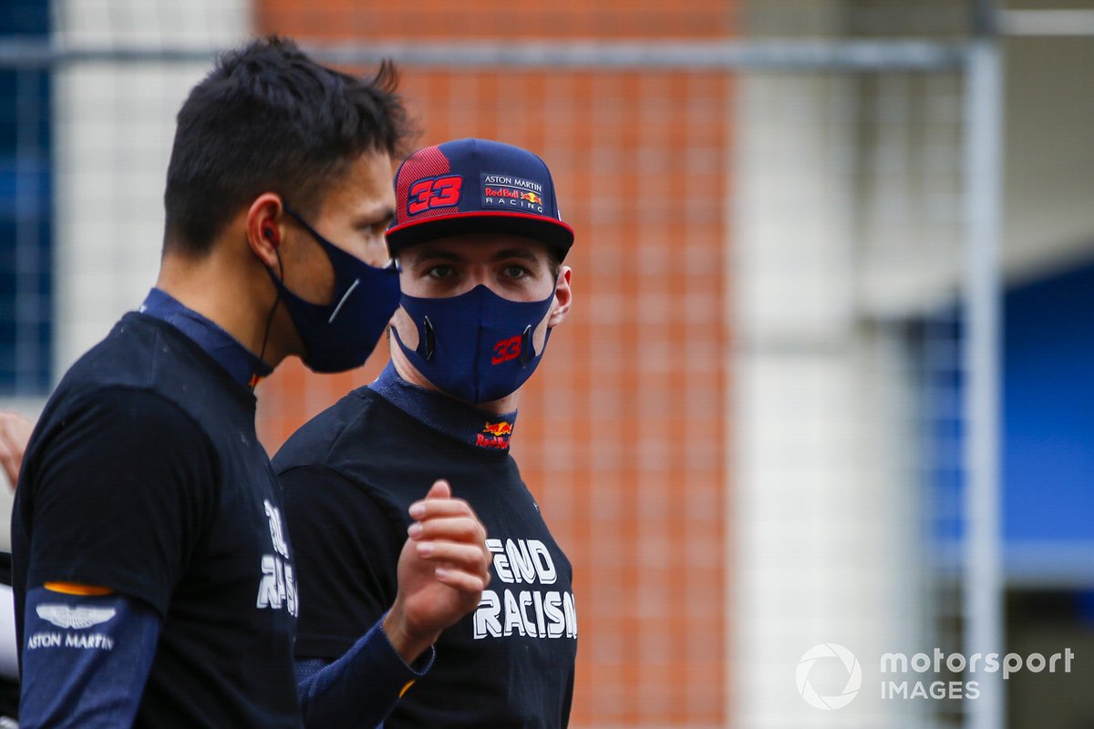 Alex Albon, Red Bull Racing, y Max Verstappen, Red Bull Racing