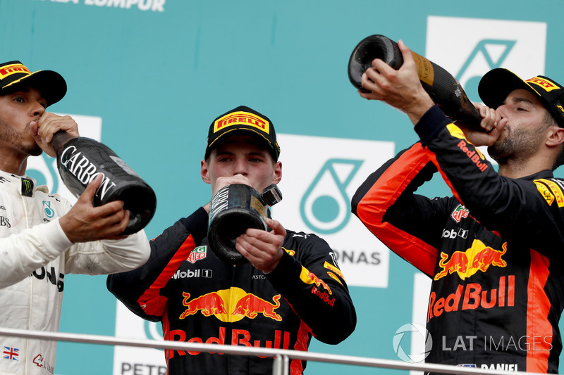 Подиум: победитель Макс Ферстаппен, Red Bull Racing, второе место – Льюис Хэмилтон, Mercedes AMG F1, третье место – Даниэль Риккардо, Red Bull Racing