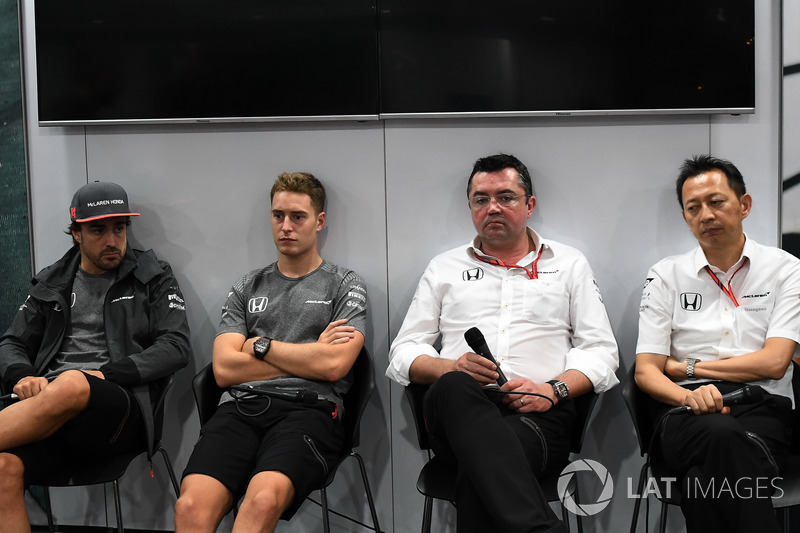 Fernando Alonso, McLaren, Stoffel Vandoorne, McLaren, Eric Boullier, McLaren Racing Director and Yus