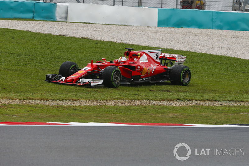 Sebastian Vettel, Ferrari SF70H runs wide